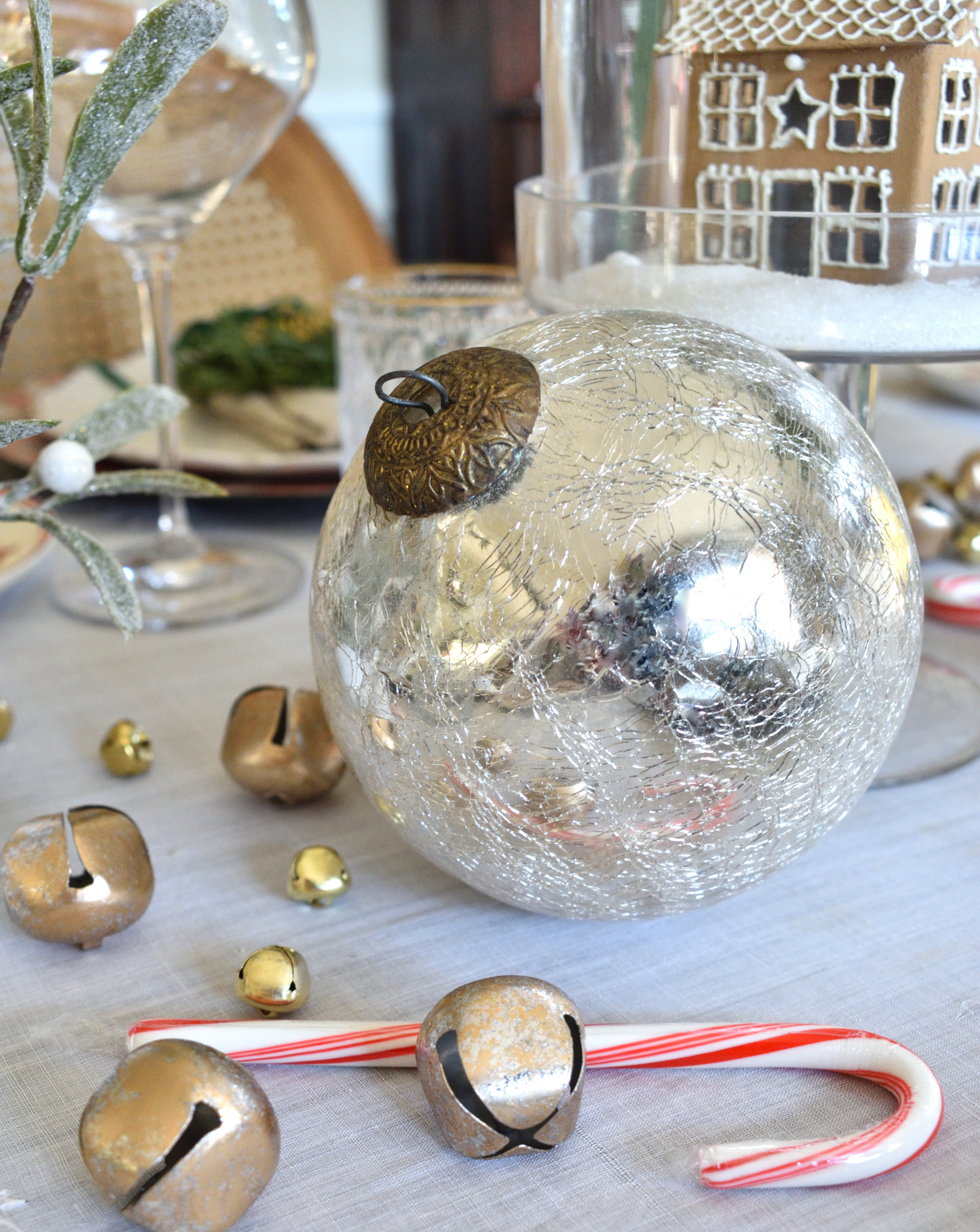 holiday table details