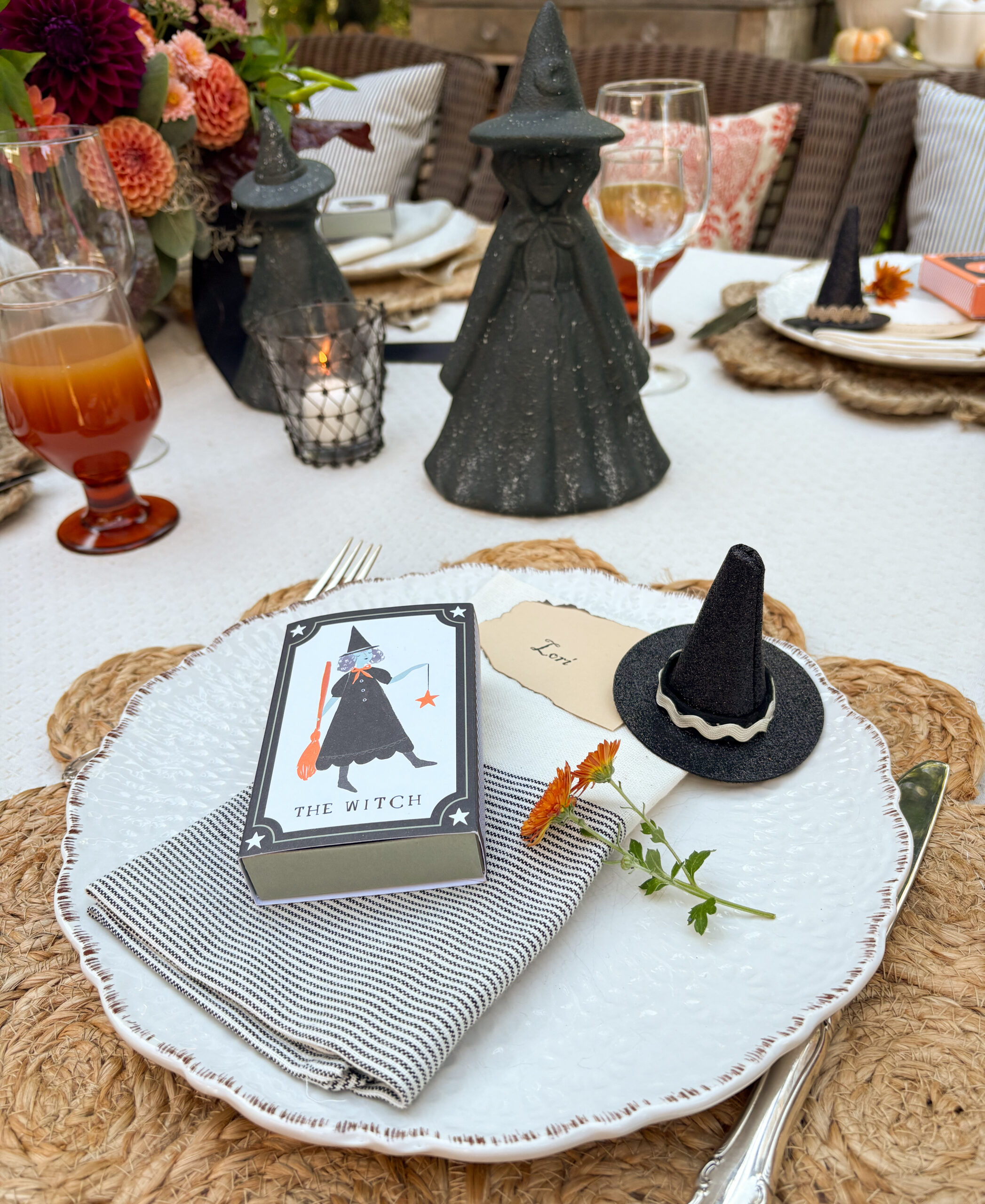 witch theme table